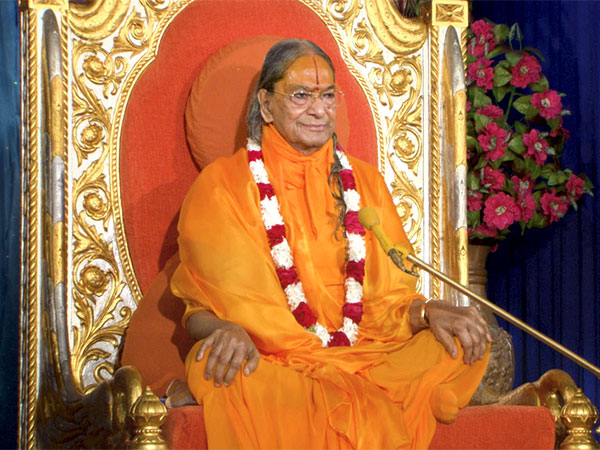 Jagadguru Kripalu Ji Maharaj: The Embodiment of Devotion and Spiritual Love