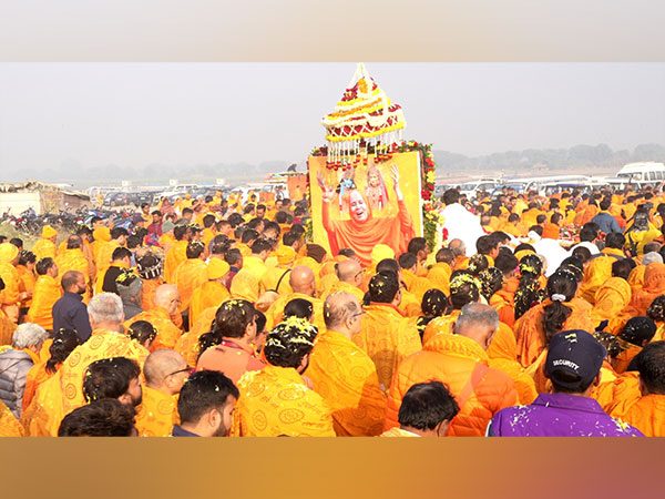 Dr. Vishakha Tripathi Ji's Final Rites: A Procession of Chants, Tears, and Gratitude